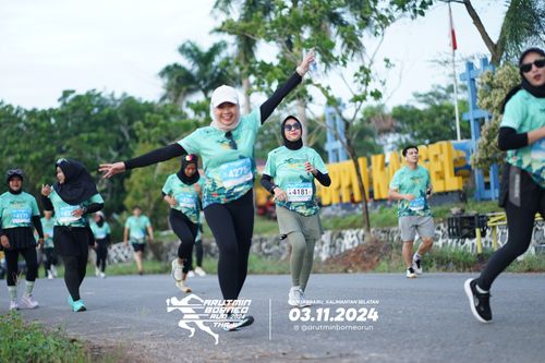 Race photo from Arutmin Borneo Run 2024
