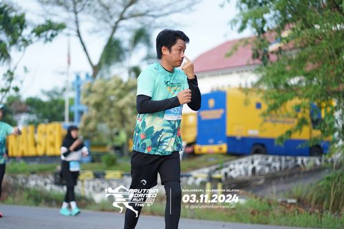Race photo from Arutmin Borneo Run 2024