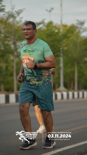 Race photo from Arutmin Borneo Run 2024