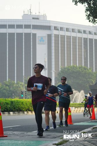 Race photo from Nu Skin Run 10K