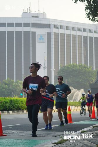 Race photo from Nu Skin Run 10K