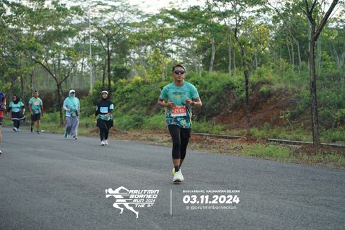 Race photo from Arutmin Borneo Run 2024