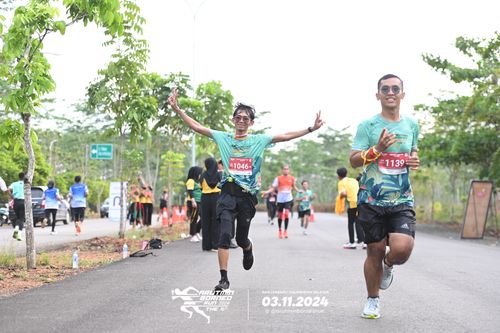Race photo from Arutmin Borneo Run 2024