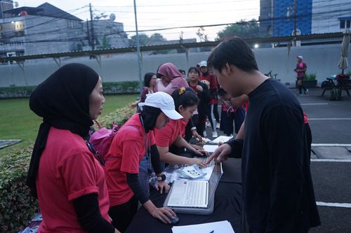 Race photo from Assurance Fun Run 2024