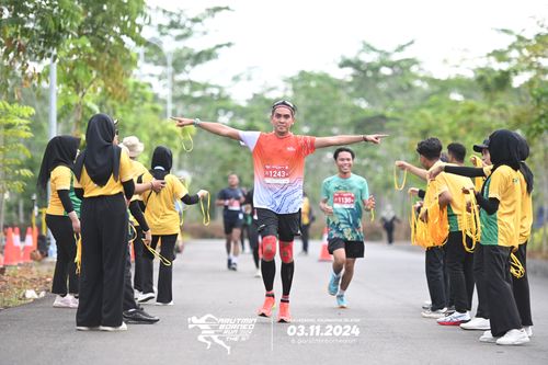 Race photo from Arutmin Borneo Run 2024