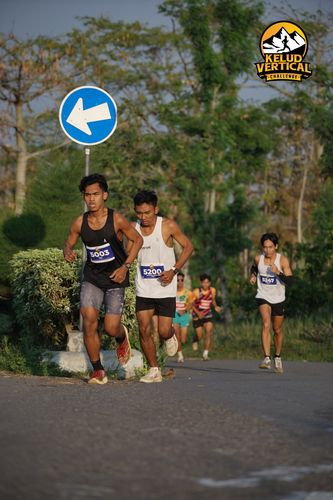 Race photo from Kelud Vertical Challenge 2024