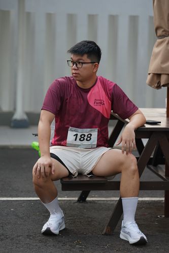 Race photo from Assurance Fun Run 2024