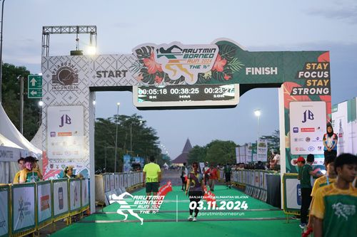 Race photo from Arutmin Borneo Run 2024