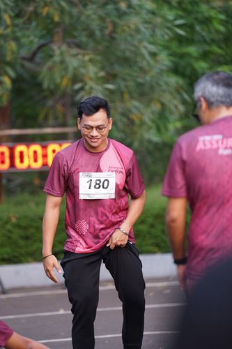 Race photo from Assurance Fun Run 2024