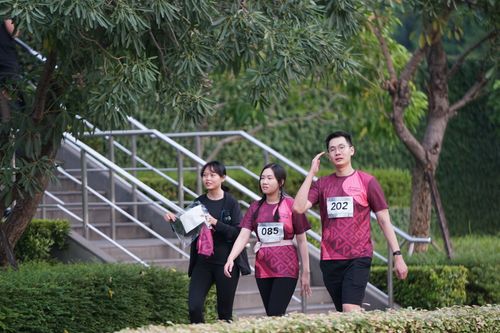 Race photo from Assurance Fun Run 2024