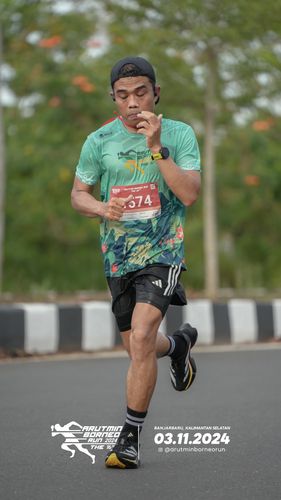 Race photo from Arutmin Borneo Run 2024