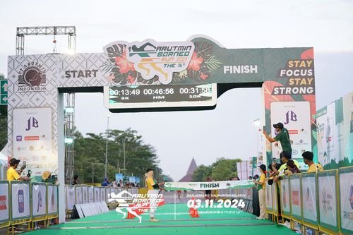 Race photo from Arutmin Borneo Run 2024