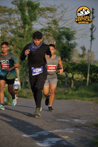 Race photo from Kelud Vertical Challenge 2024