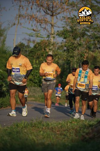 Race photo from Kelud Vertical Challenge 2024