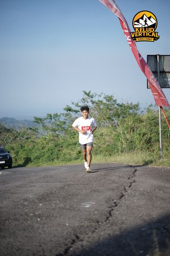 Race photo from Kelud Vertical Challenge 2024
