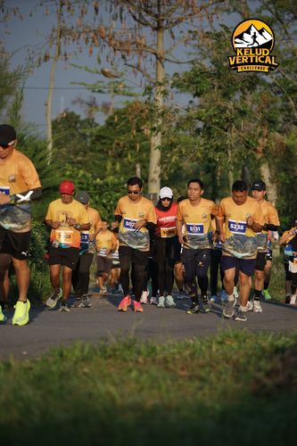 Race photo from Kelud Vertical Challenge 2024