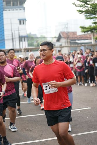 Race photo from Assurance Fun Run 2024