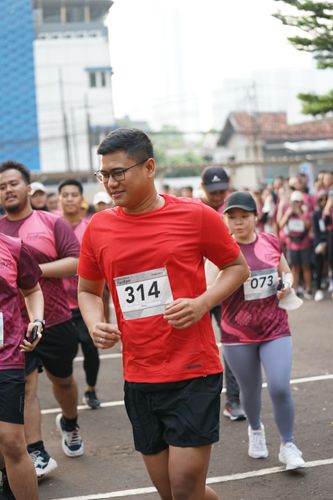 Race photo from Assurance Fun Run 2024