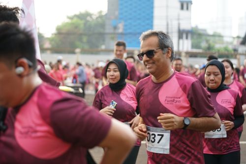 Race photo from Assurance Fun Run 2024