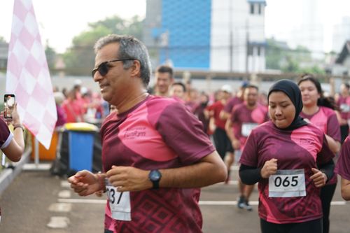 Race photo from Assurance Fun Run 2024