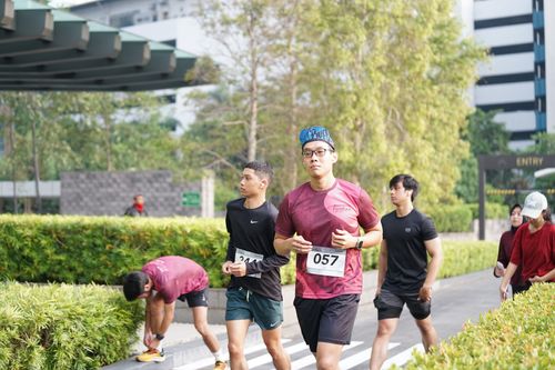 Race photo from Assurance Fun Run 2024
