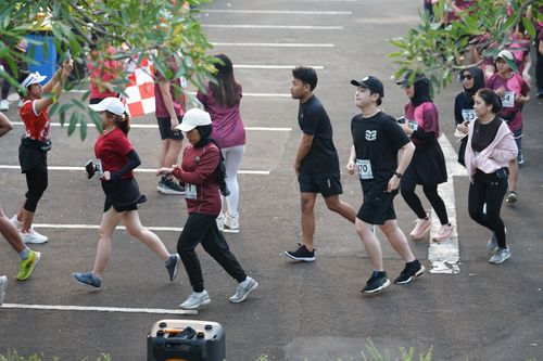 Race photo from Assurance Fun Run 2024
