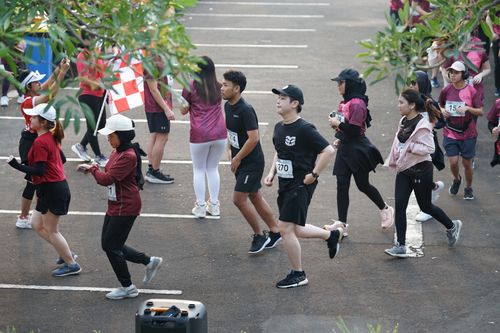 Race photo from Assurance Fun Run 2024