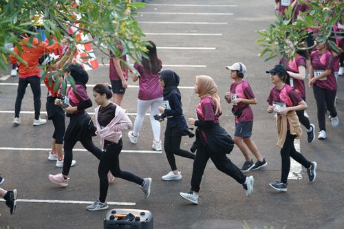 Race photo from Assurance Fun Run 2024