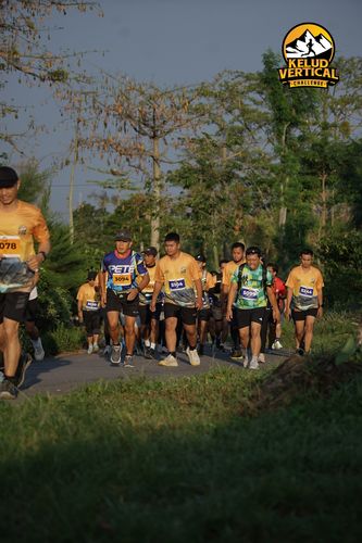 Race photo from Kelud Vertical Challenge 2024