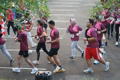 Race photo from Assurance Fun Run 2024