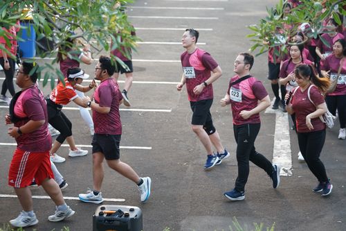 Race photo from Assurance Fun Run 2024