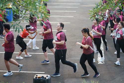 Race photo from Assurance Fun Run 2024