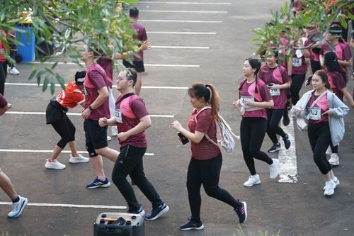 Race photo from Assurance Fun Run 2024