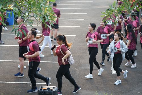 Race photo from Assurance Fun Run 2024