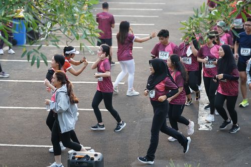 Race photo from Assurance Fun Run 2024