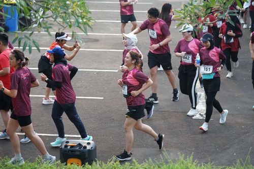 Race photo from Assurance Fun Run 2024
