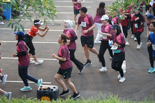 Race photo from Assurance Fun Run 2024