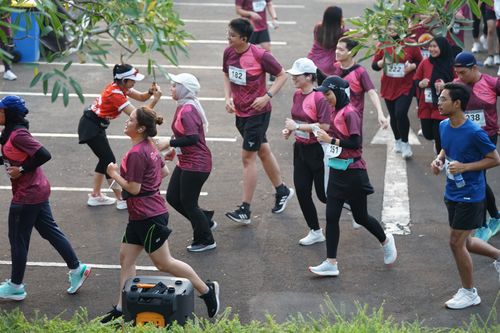 Race photo from Assurance Fun Run 2024