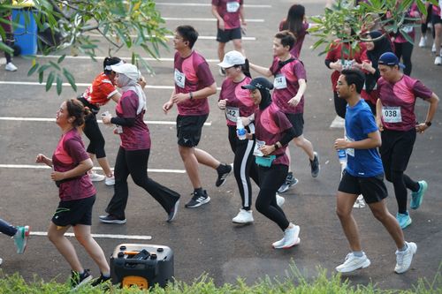 Race photo from Assurance Fun Run 2024