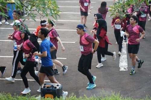 Race photo from Assurance Fun Run 2024