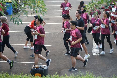 Race photo from Assurance Fun Run 2024
