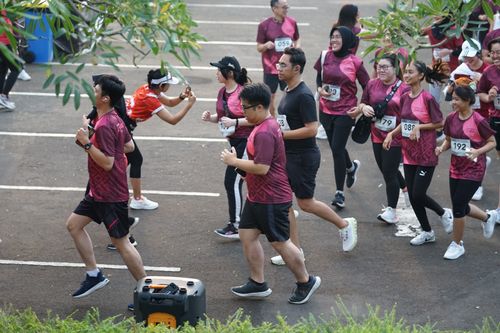 Race photo from Assurance Fun Run 2024
