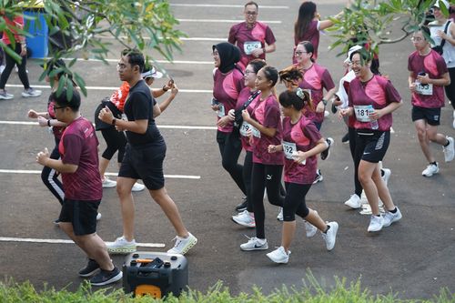 Race photo from Assurance Fun Run 2024