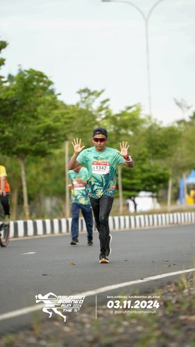 Race photo from Arutmin Borneo Run 2024