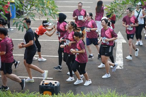 Race photo from Assurance Fun Run 2024