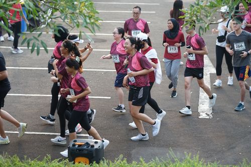 Race photo from Assurance Fun Run 2024