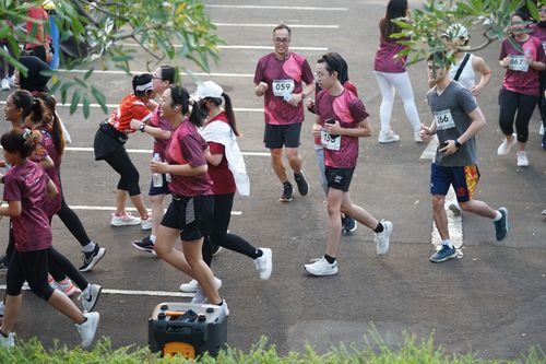 Race photo from Assurance Fun Run 2024
