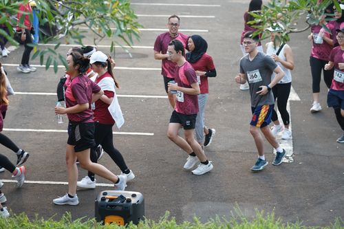 Race photo from Assurance Fun Run 2024