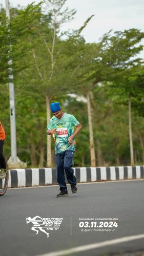 Race photo from Arutmin Borneo Run 2024