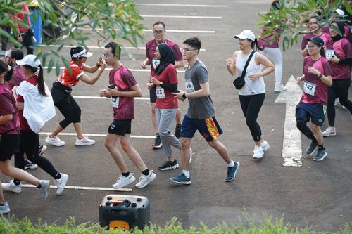 Race photo from Assurance Fun Run 2024